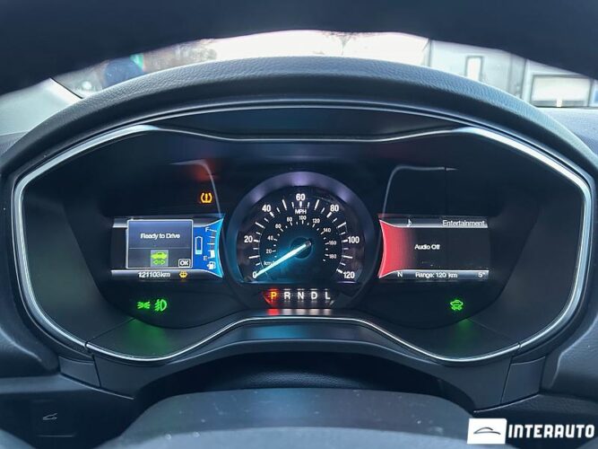 Ford Fusion 37 interauto-car