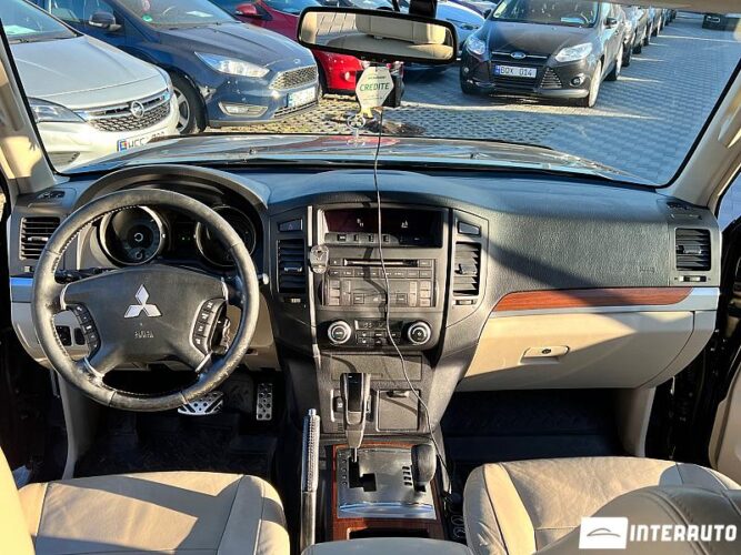 Mitsubishi Pajero 38 interauto-car