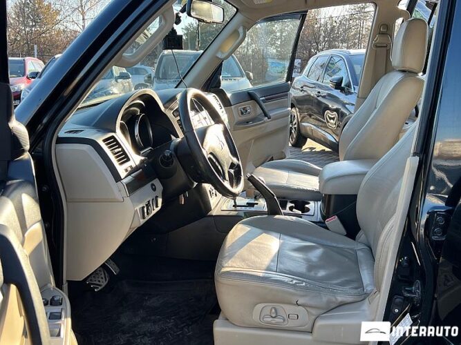 Mitsubishi Pajero 36 interauto-car