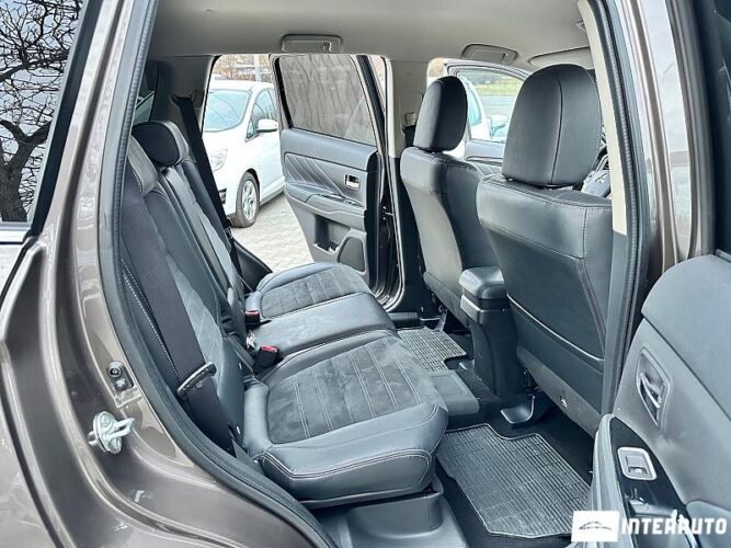 Mitsubishi Outlander 38 interauto-car