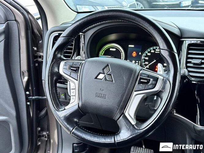 Mitsubishi Outlander 40 interauto-car