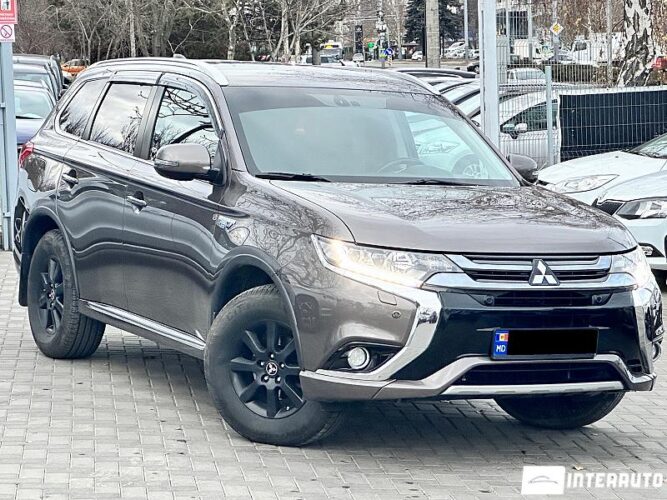 Mitsubishi Outlander 31 interauto-car