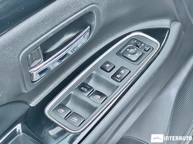 Mitsubishi Outlander 46 interauto-car