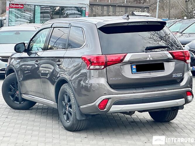 Mitsubishi Outlander 32 interauto-car
