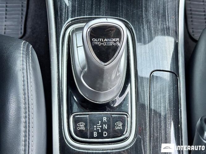 Mitsubishi Outlander 44 interauto-car