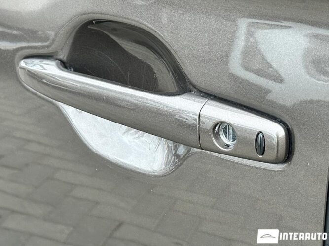 Mitsubishi Outlander 48 interauto-car