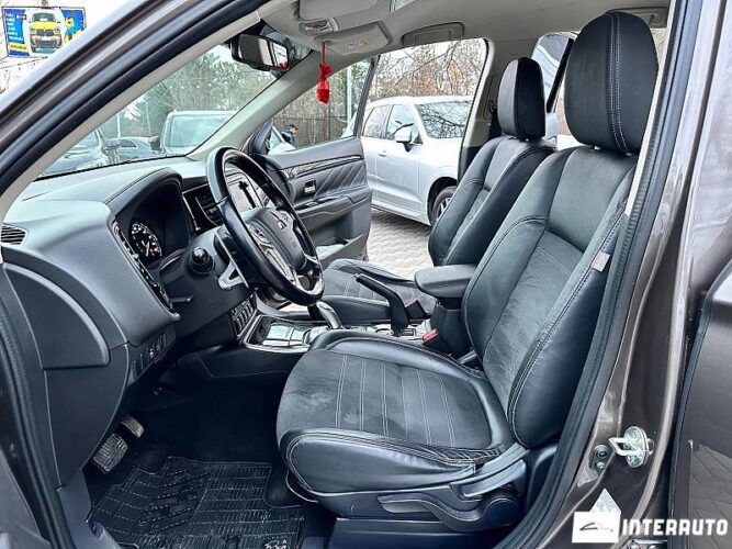 Mitsubishi Outlander 35 interauto-car