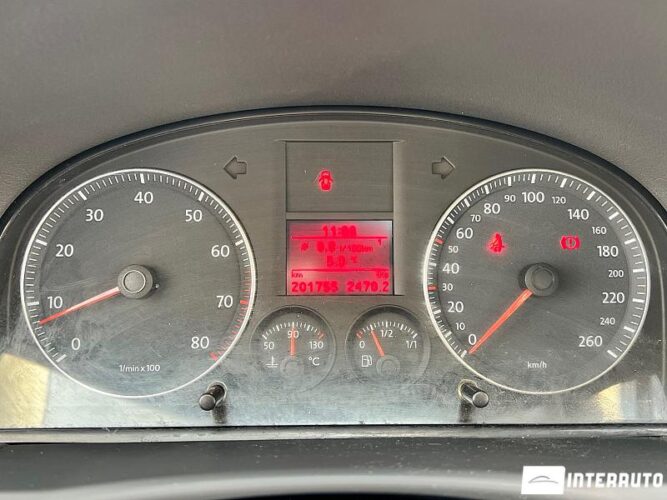 Volkswagen Touran 32 interauto-car