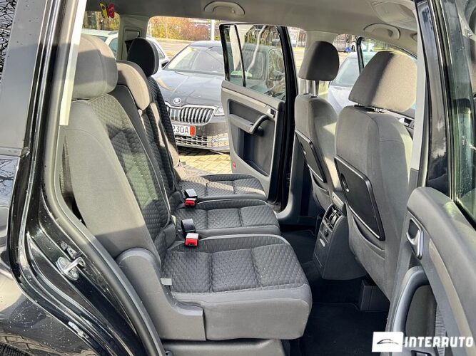 Volkswagen Touran 36 interauto-car