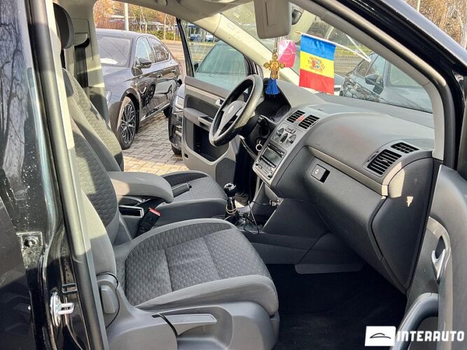 Volkswagen Touran 37 interauto-car