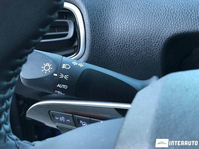 Toyota Prius 45 interauto-car