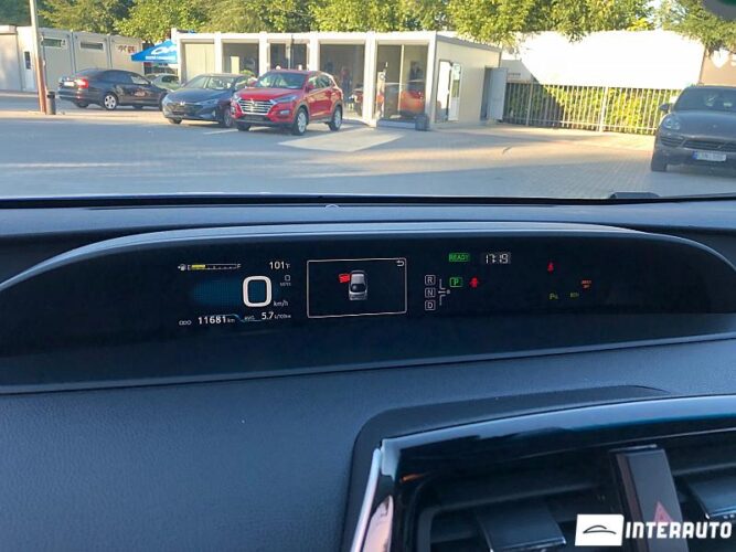 Toyota Prius 50 interauto-car