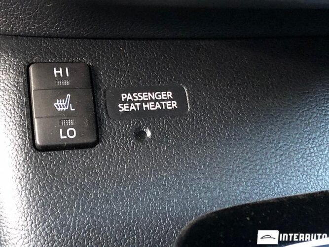 Toyota Prius 44 interauto-car