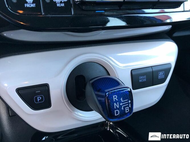 Toyota Prius 42 interauto-car