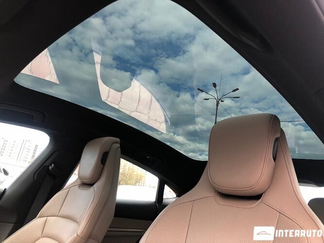 Porsche Taycan 4S 48 interauto-car