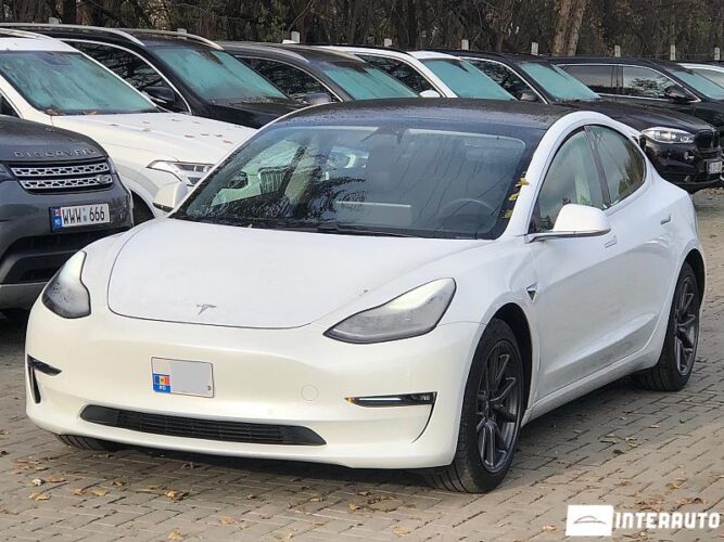 Tesla Model 3 27 interauto-car