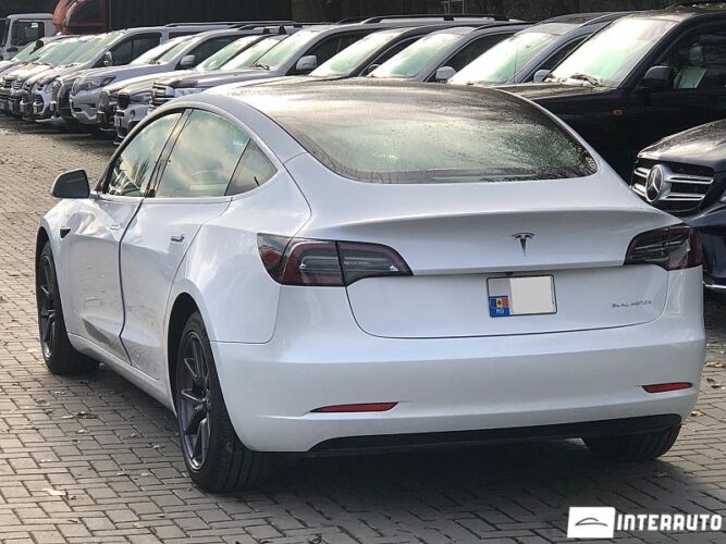 Tesla Model 3 30 interauto-car