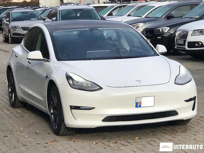 Tesla Model 3 29 interauto-car