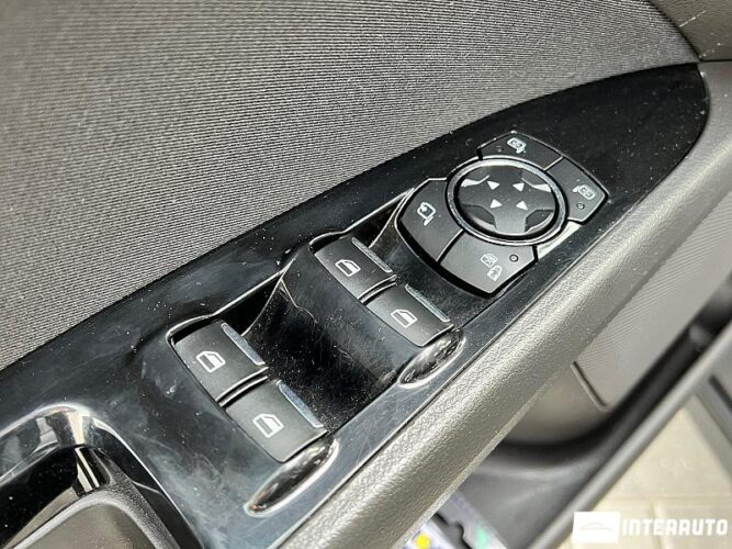 Ford Mondeo 47 interauto-car