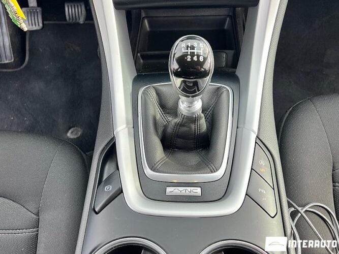 Ford Mondeo 42 interauto-car