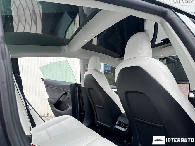 Tesla Model 3 45 interauto-car