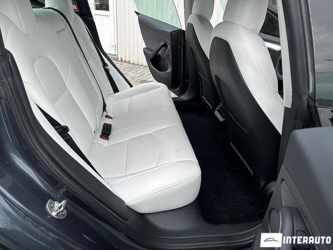 Tesla Model 3 47 interauto-car