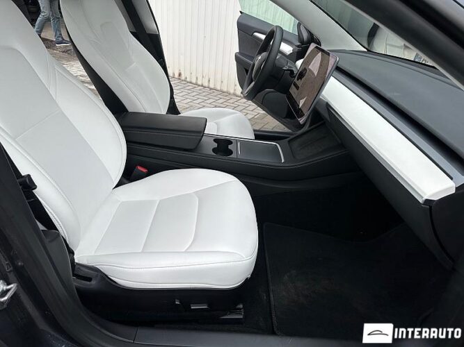 Tesla Model 3 35 interauto-car