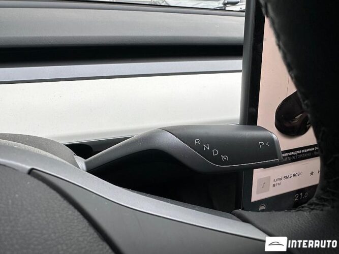 Tesla Model 3 42 interauto-car