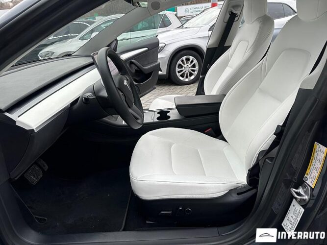 Tesla Model 3 36 interauto-car