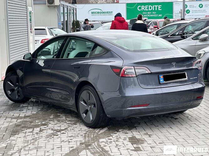 Tesla Model 3 33 interauto-car