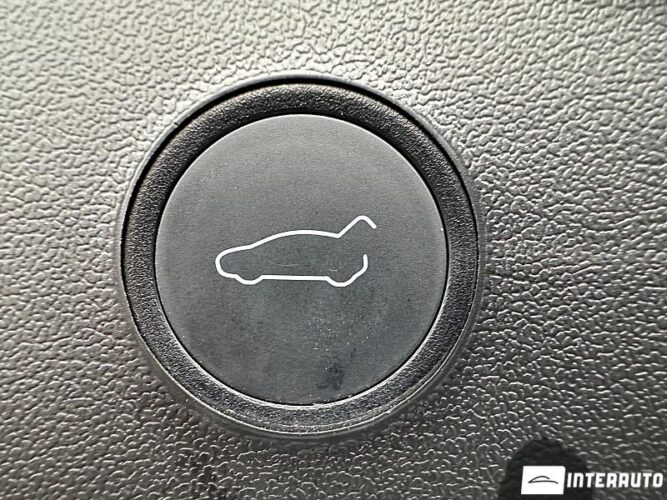 Tesla Model 3 49 interauto-car