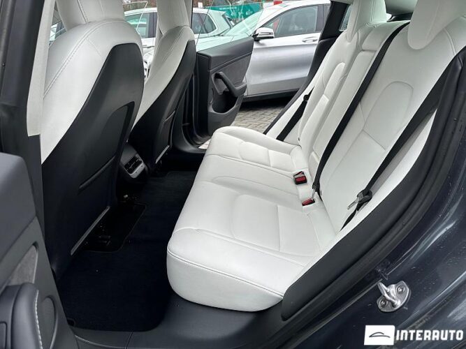 Tesla Model 3 46 interauto-car