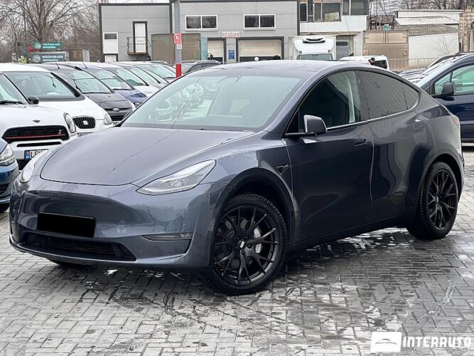Tesla Model Y 33 interauto-car