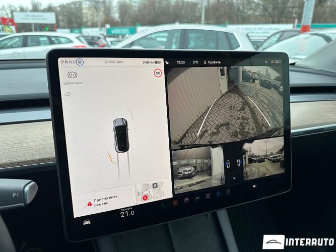 Tesla Model Y 43 interauto-car