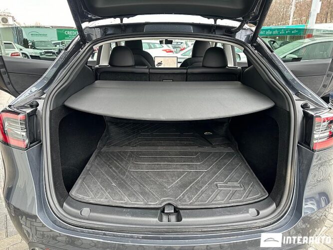 Tesla Model Y 48 interauto-car