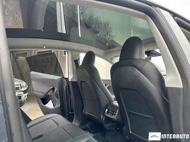 Tesla Model Y 40 interauto-car