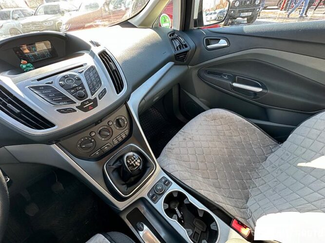 Ford Grand C-MAX 44 interauto-car