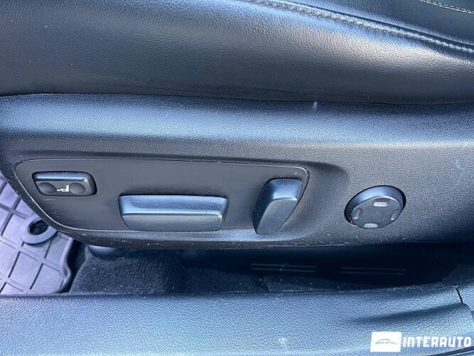 Toyota Avalon 49 interauto-car