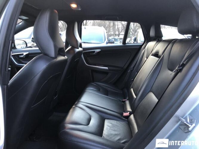 Volvo V 60 36 interauto-car