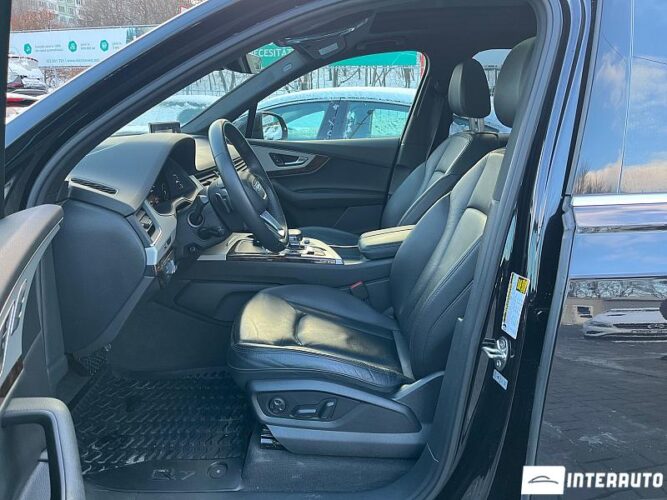 Audi Q7 42 interauto-car