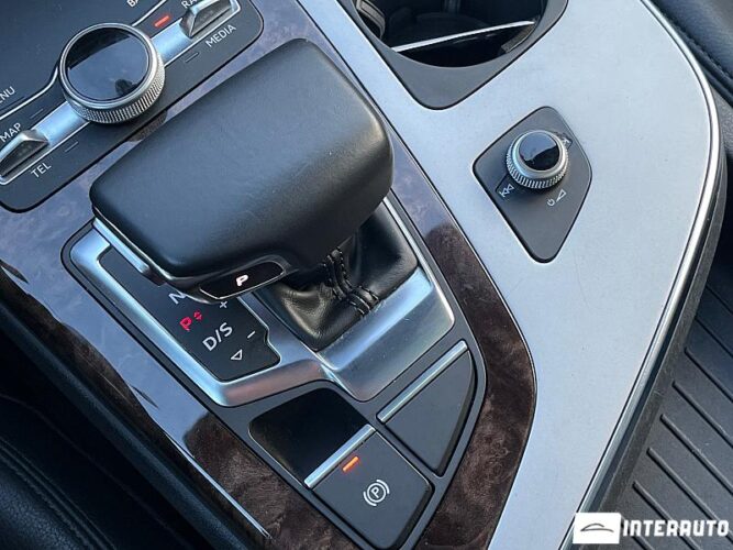 Audi Q7 54 interauto-car