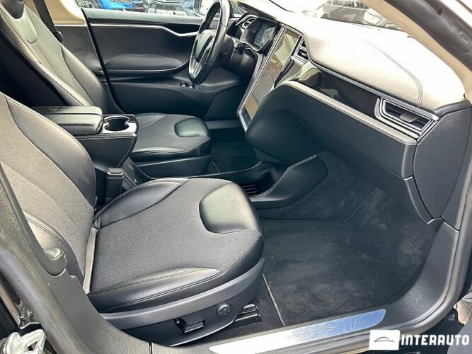 Tesla Model S 42 interauto-car