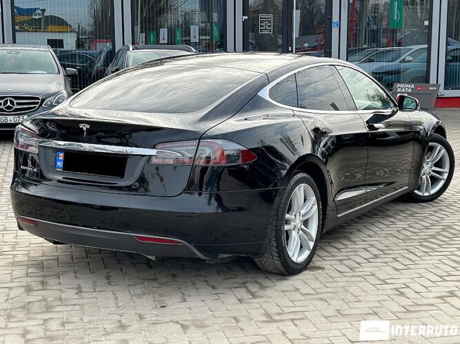 Tesla Model S 31 interauto-car