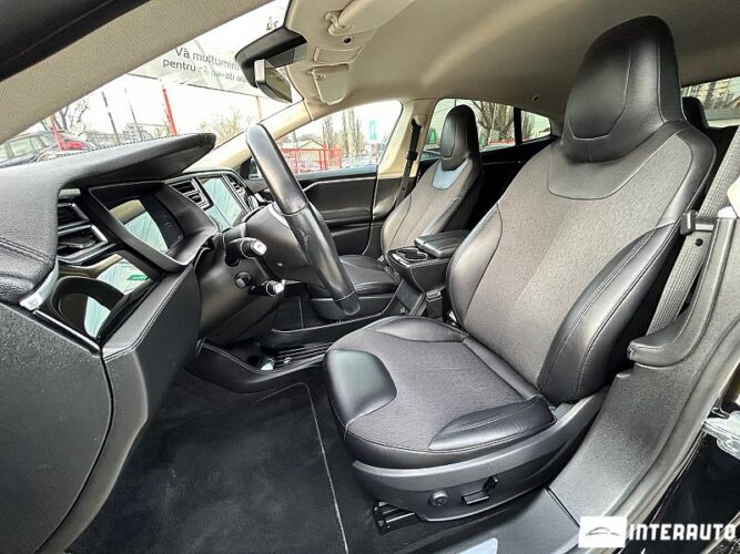 Tesla Model S 34 interauto-car
