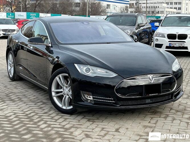 Tesla Model S 32 interauto-car