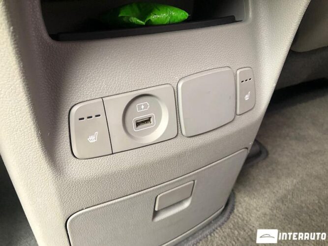 Kia Carnival 44 interauto-car