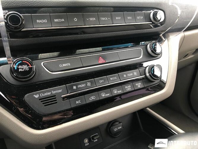 Kia Carnival 39 interauto-car