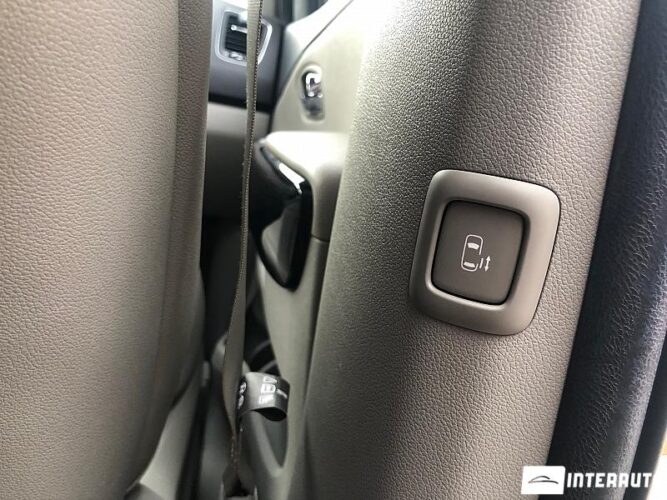 Kia Carnival 42 interauto-car