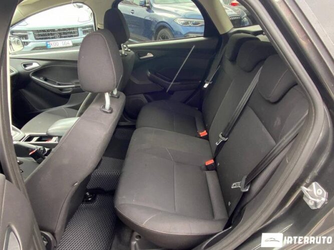 Ford Focus 42 interauto-car