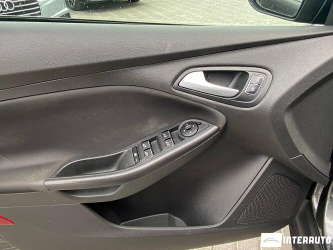 Ford Focus 32 interauto-car